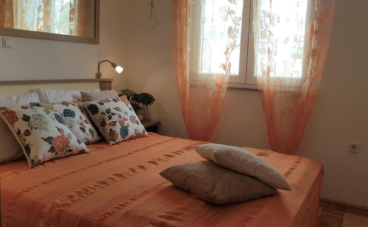 Apartmani Villa Lilliana Tribalj Exteriör bild