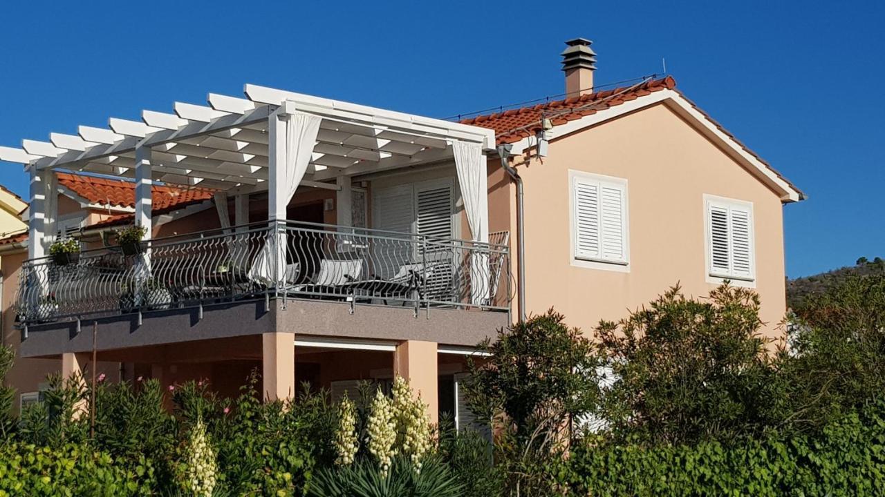 Apartmani Villa Lilliana Tribalj Exteriör bild